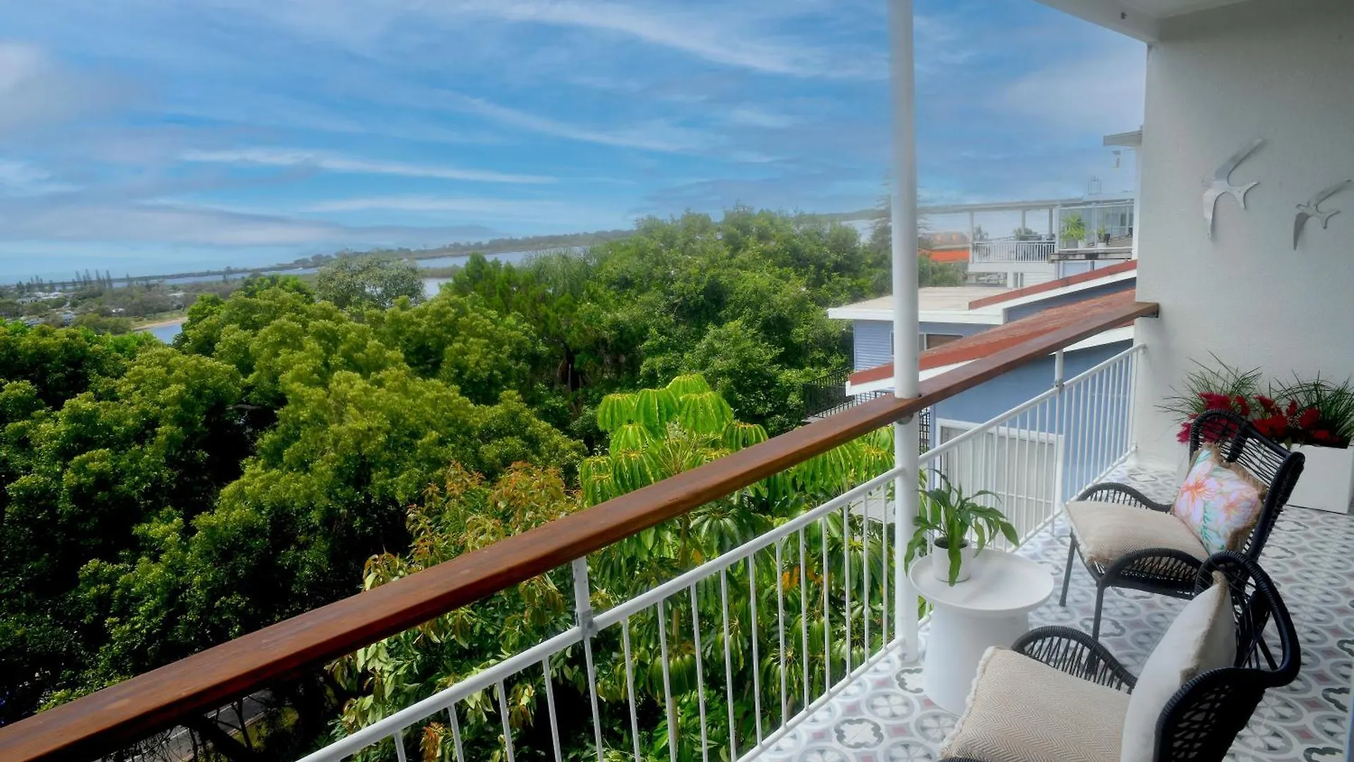 'Seaview' - Prime Location By Shaws Bay With Stunning Views, Pet Friendly Apartment East Ballina Australia