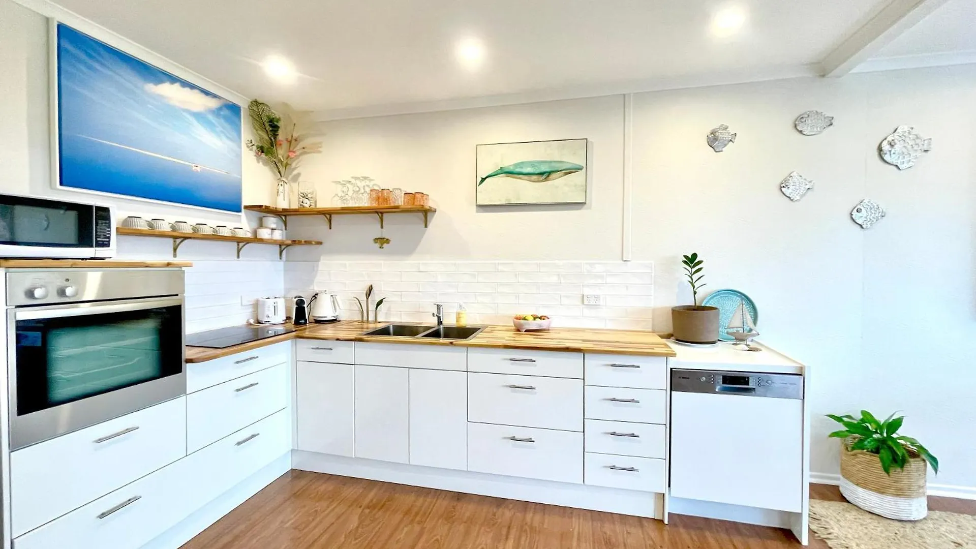 'Seaview' - Prime Location By Shaws Bay With Stunning Views, Pet Friendly Apartment East Ballina