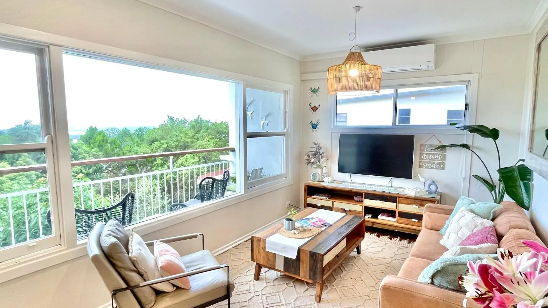 'Seaview' - Prime Location By Shaws Bay With Stunning Views, Pet Friendly Apartment East Ballina